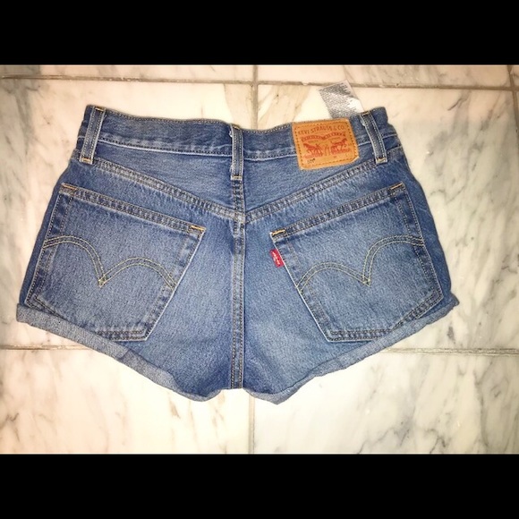 Levis Jean Shorts - Picture 2 of 3
